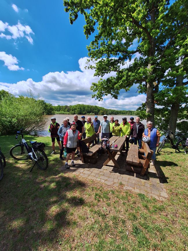 Pausa presso il lago