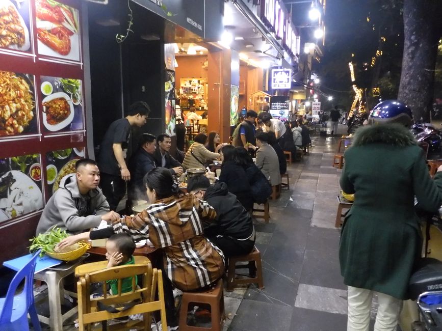 Rues bondées de restaurants