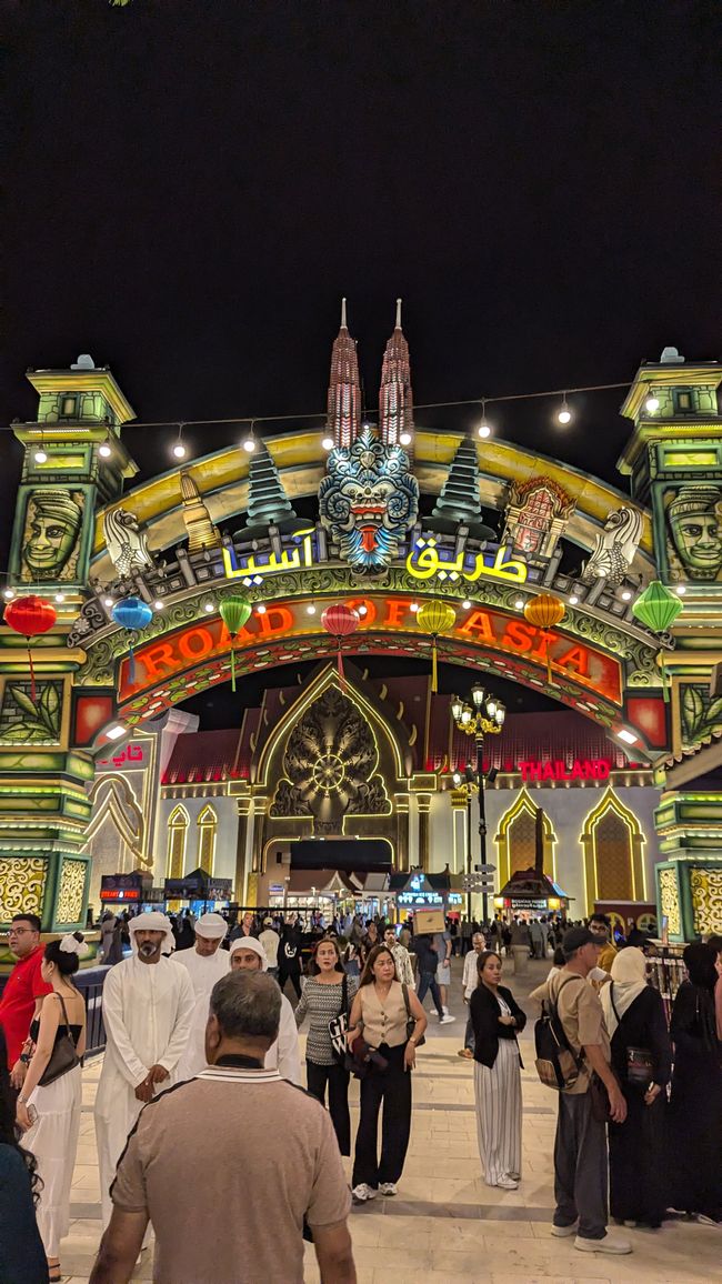 Tag 6 (2024) Drei Kirchen, Saadiyat Beach Club & Global Village
