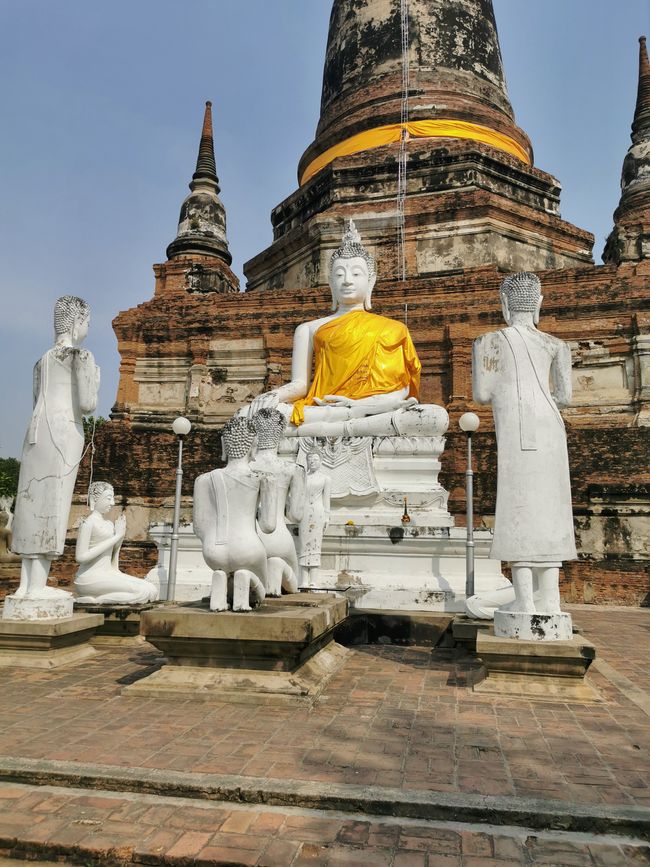 Un'altra escursione in bicicletta attraverso Ayutthaya e arrivo a Kanchanaburi