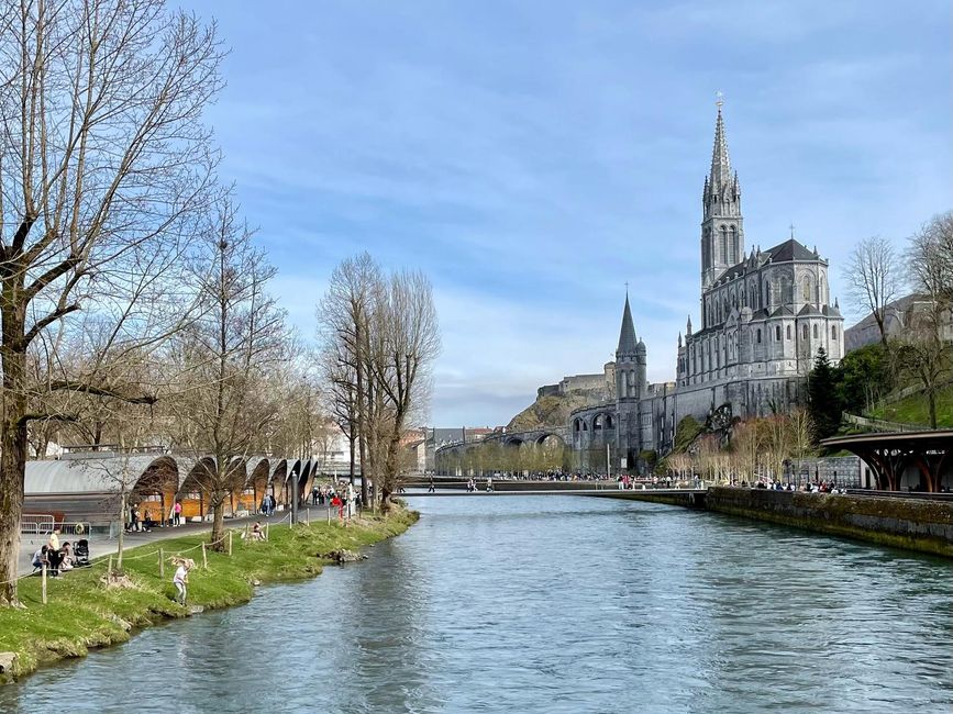 Lourdes Cathedral is located on the Gave de Pau River.