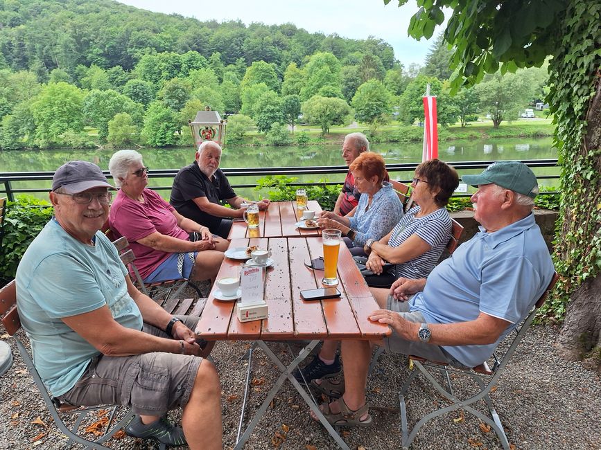 Kaffee und Zwetschgenkuchen