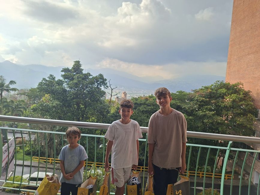 en el centro comercial de Medellín