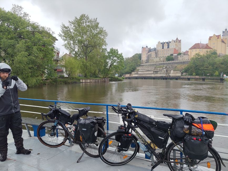 Fährfahrt über die Saale (Bernburg)