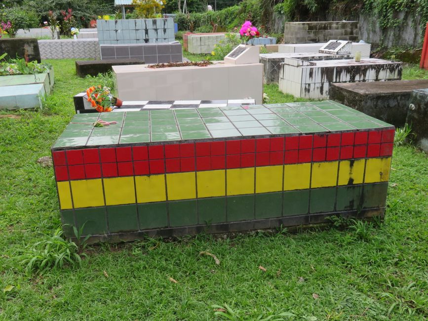 Cemetery in Puerto Viejo