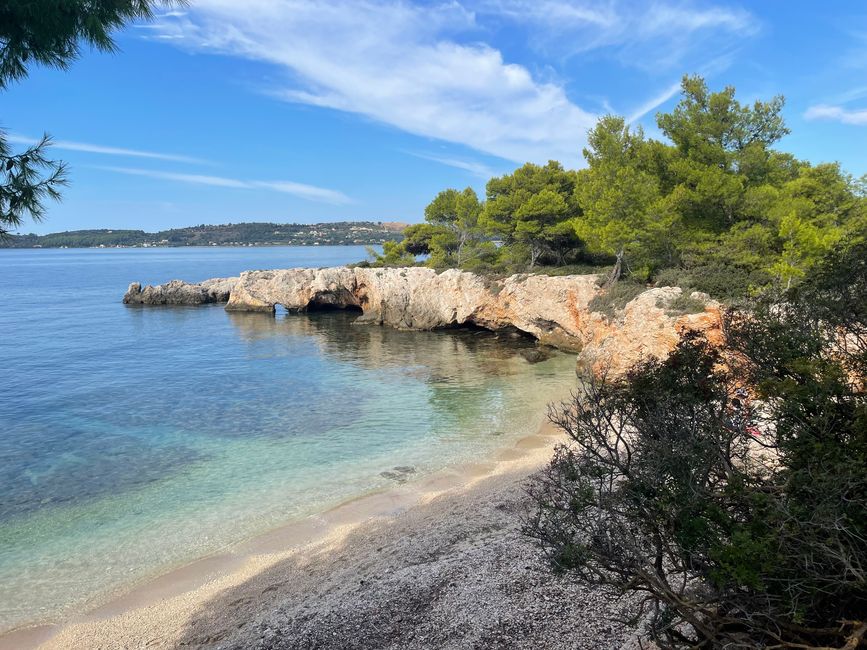 Hübscher Strand in der Nähe des Leuchtturms