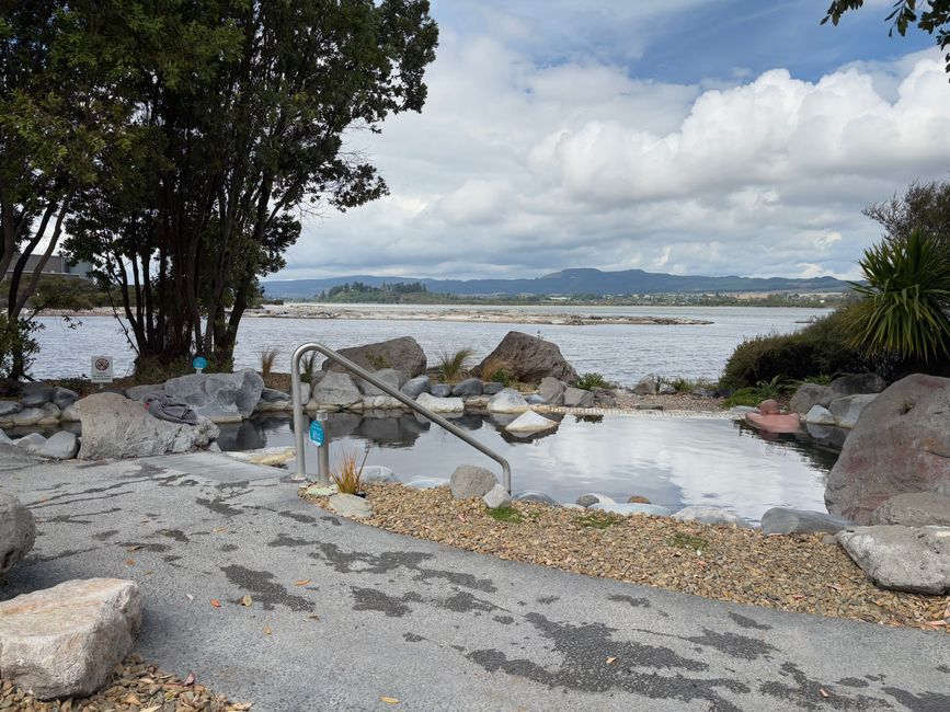 Smell of sulfur, hot springs, and water from above...