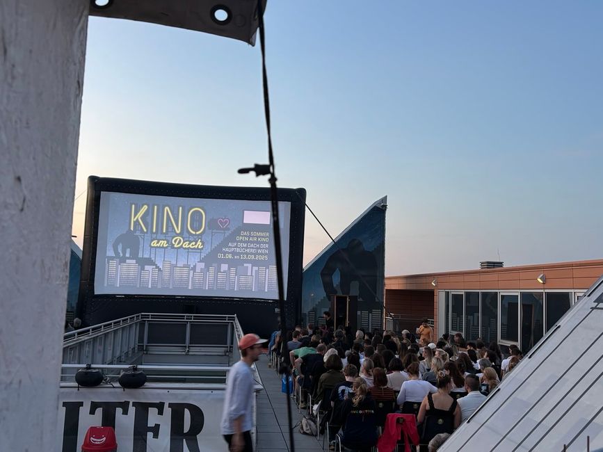 Open Air Kino auf der Wiener Stadtbibliothek.