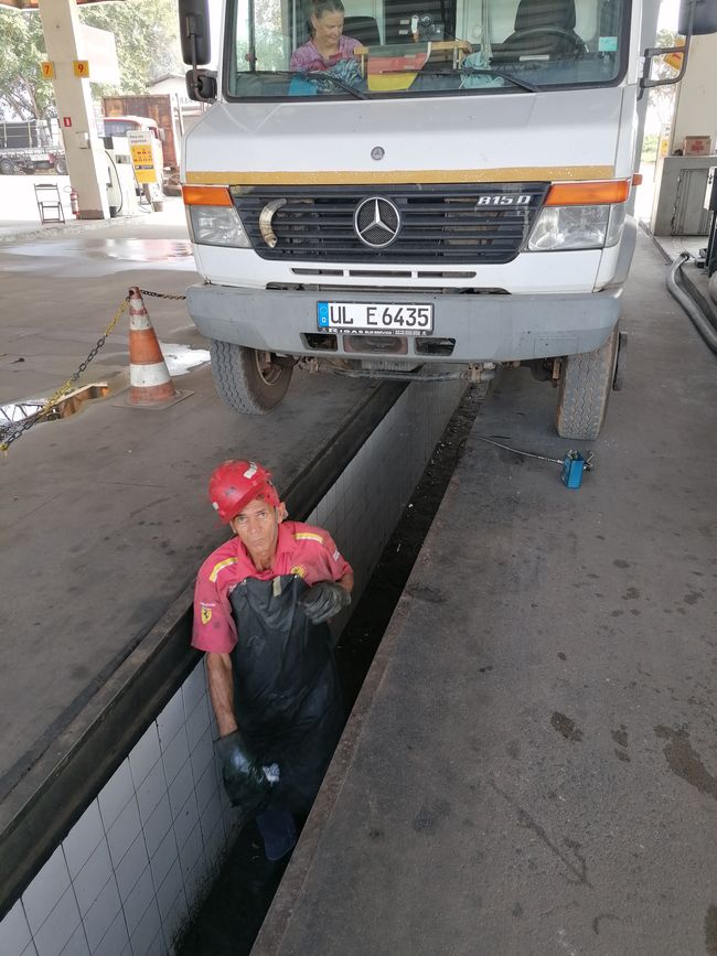 Brasil, taller de autos, accidente y familia Mayer