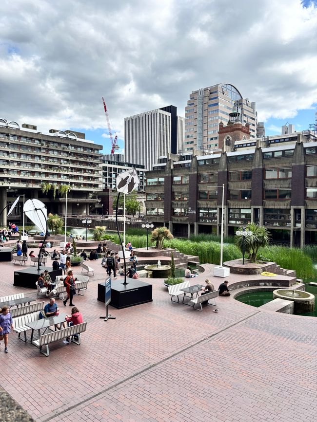 Sitzgelegenheiten vom Barbican 