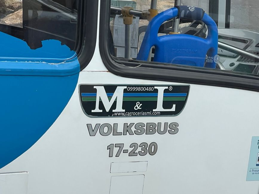 ein Omnibus am Flughafen