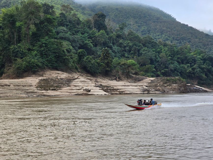 Auf dem Mekong von Luang Prabang nach Ban Houayxay