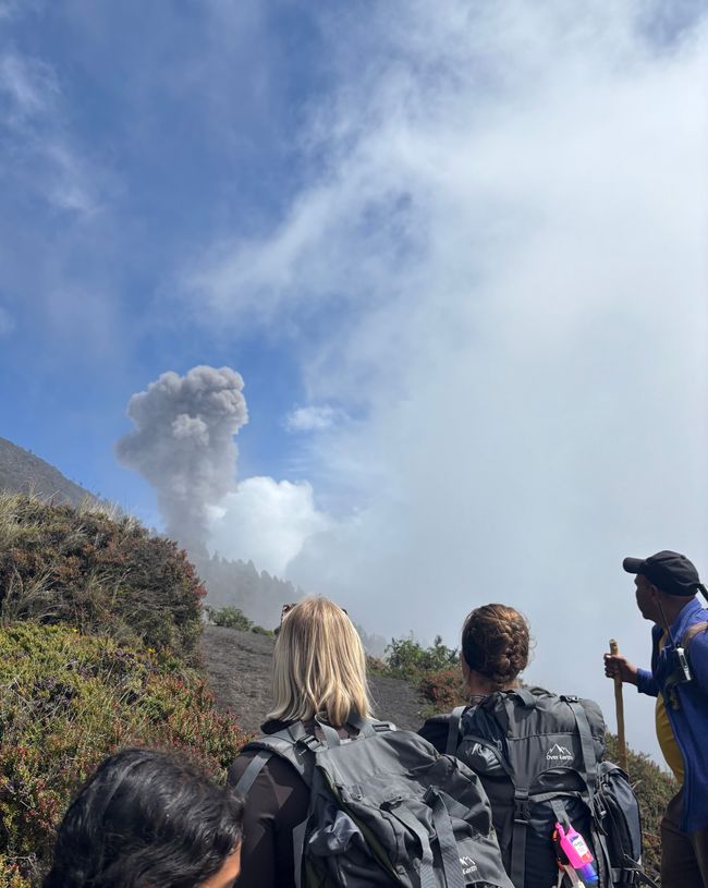 premier nuage de volcan juste avant la destination