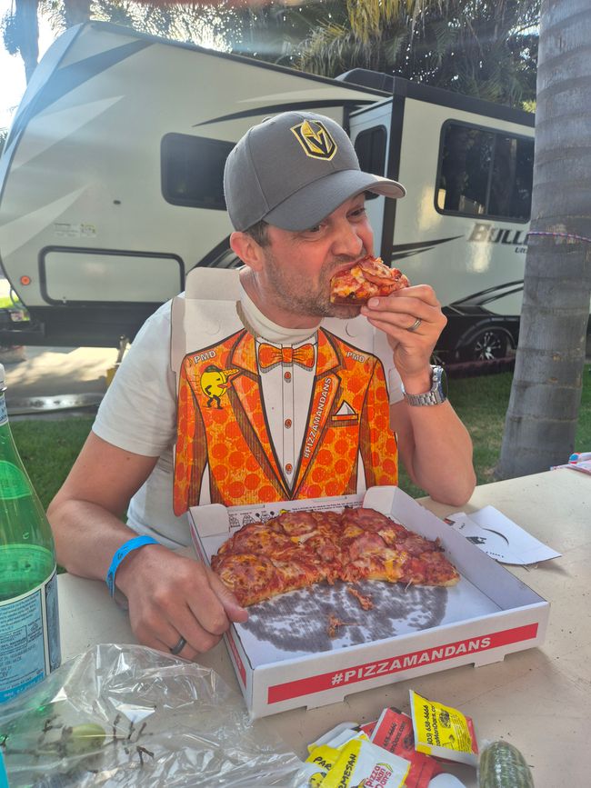 'Pizza Man Dan' ci ha portato anche la cena al campeggio..
