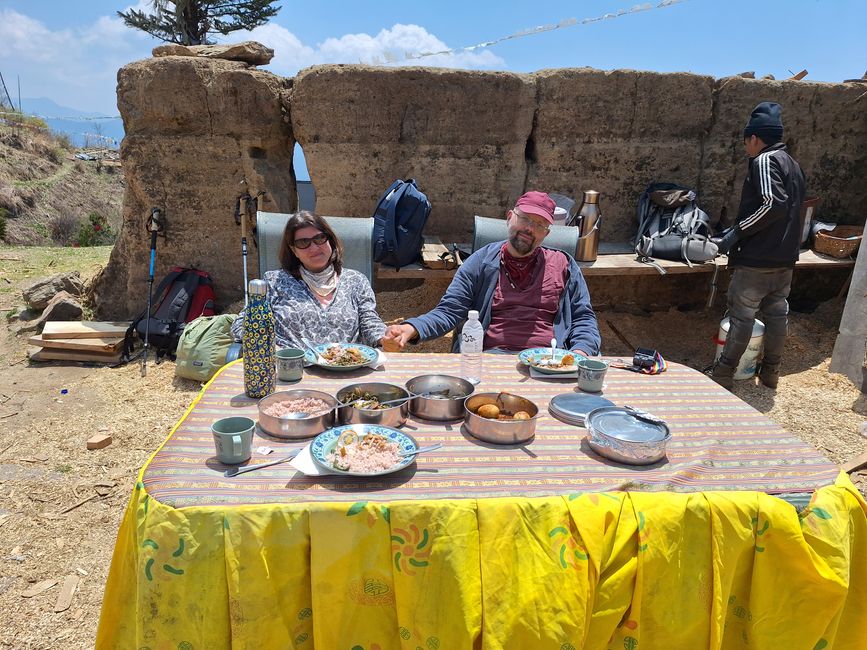 Oben Base Camp, 300 Meter)