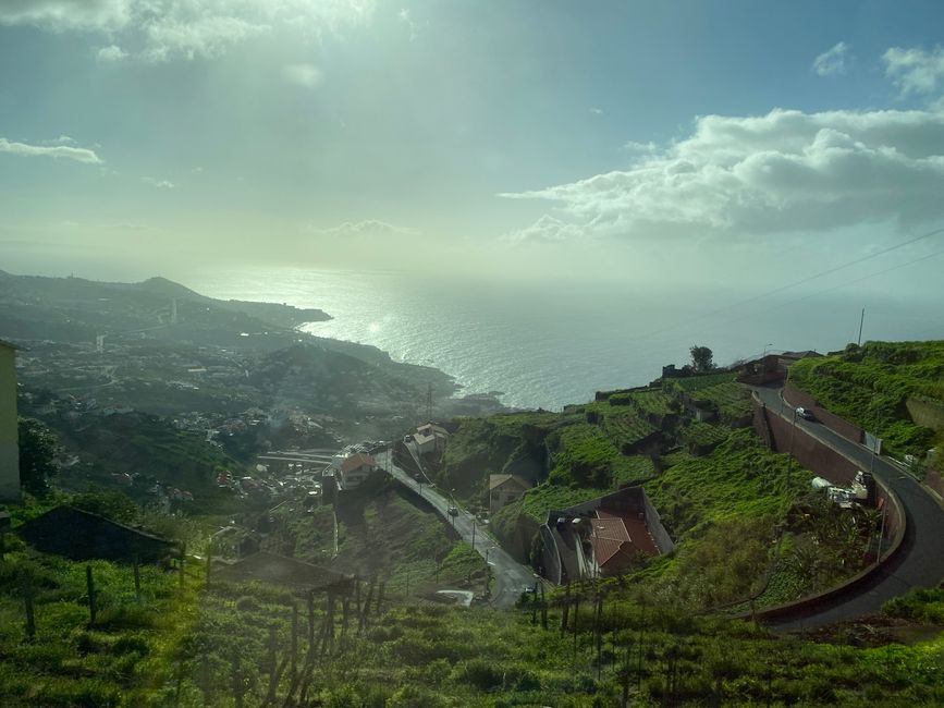 Ein Blick von der Höhe aufs Meer
