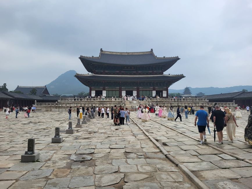 Geongjeongjeon - die Haupttrohnhalle des Palasts