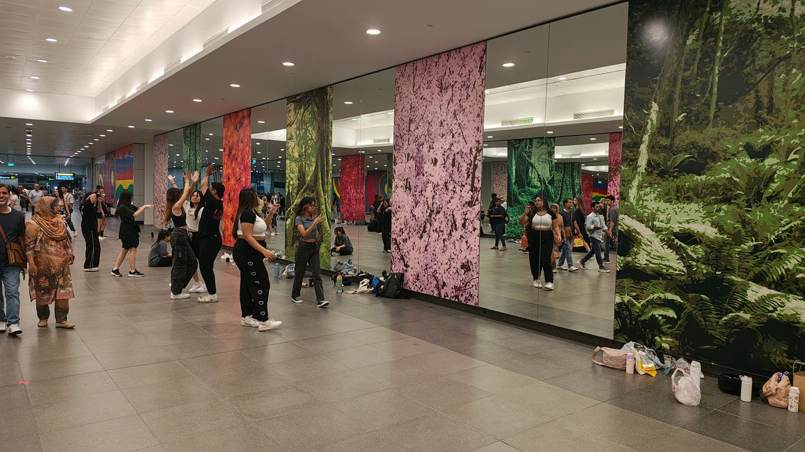 Dance rehearsals in the mirrored corridor