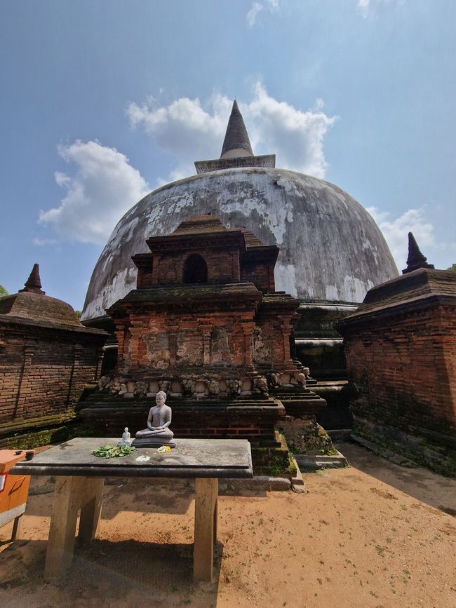 Polonnaruwa - 1000 años de historia y algo aprendido.