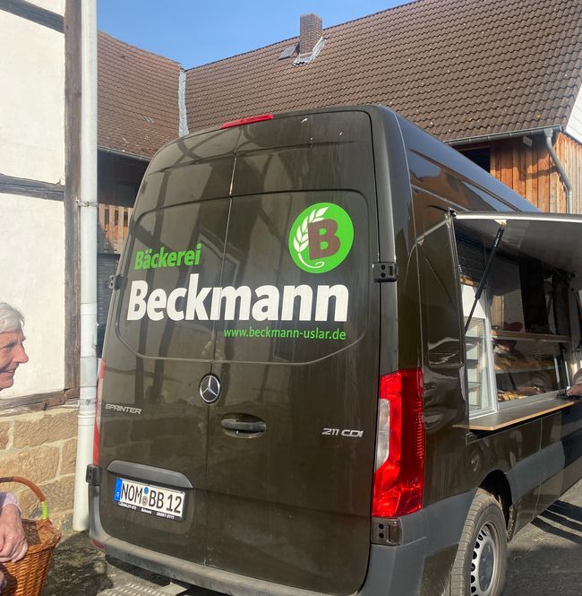 Der Bäckerwagen liefert immer samstags aus