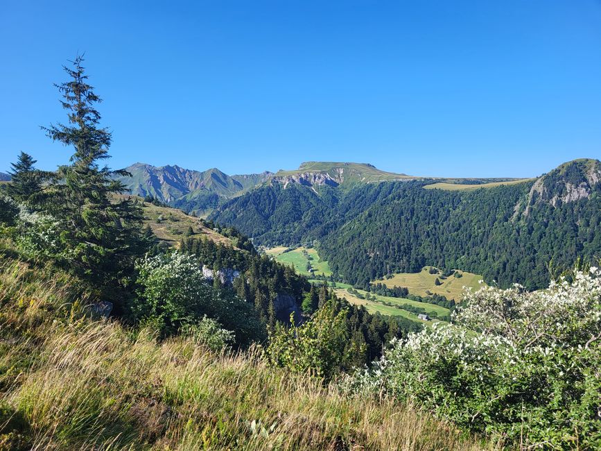 Weg vom Campingplatz zum Wasserfall 