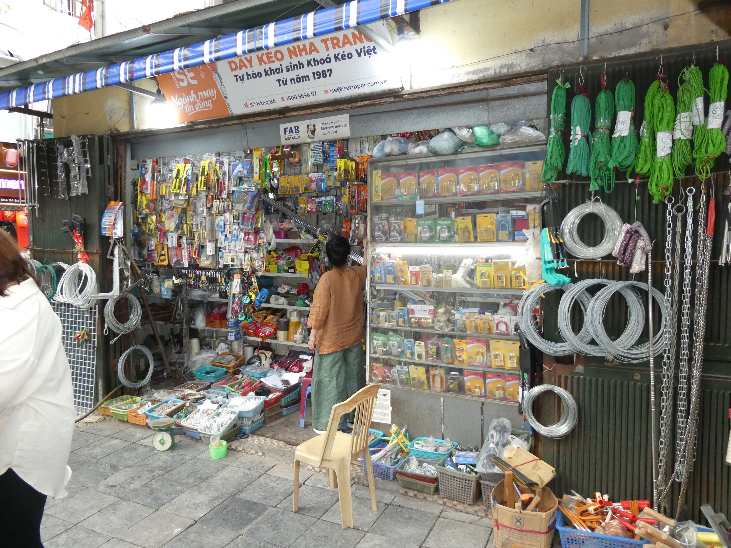 Magasin de bricolage Hanoi, section quincaillerie