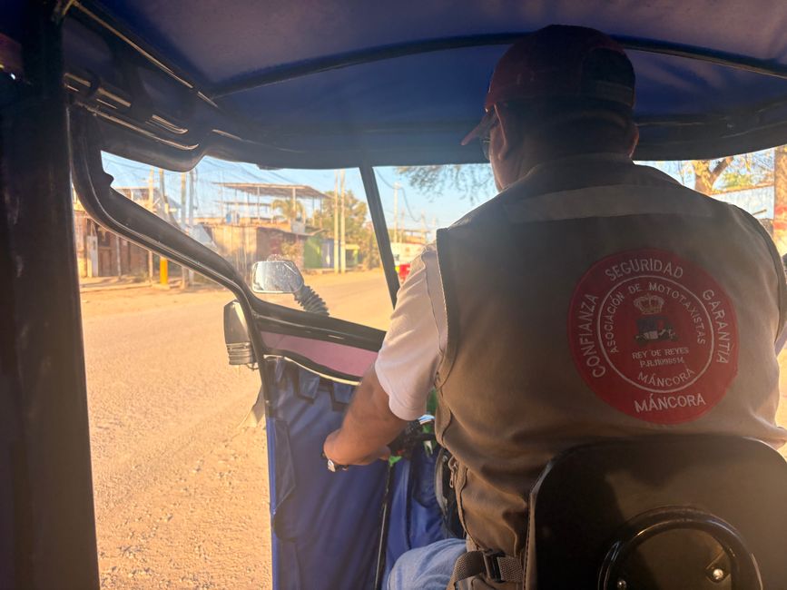 Il mototaxi o una passeggiata sulla spiaggia sono i mezzi di trasporto preferiti.