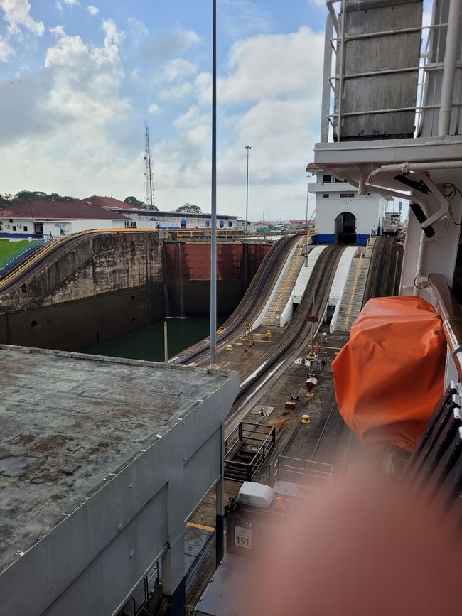 Day 41 of 175: Around the world cruise - Day passage through the Panama Canal