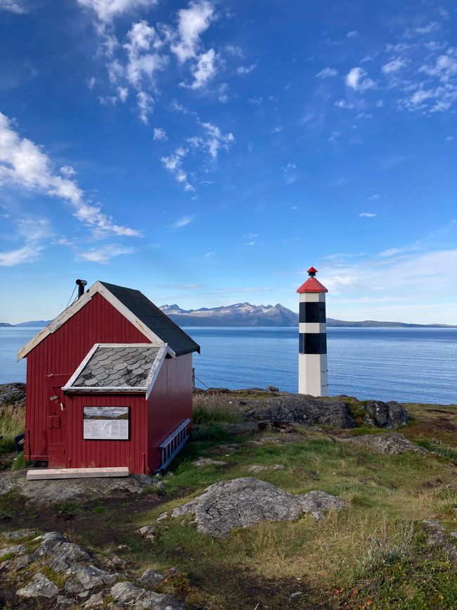 der harmlose Leuchtturm mit nicht ganz harmlosem Wanderweg 