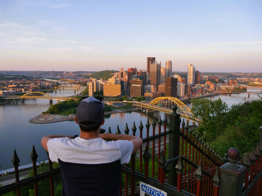 Sonnenuntergang mit Sicht auf Pittsburgh vom Mt. Washington