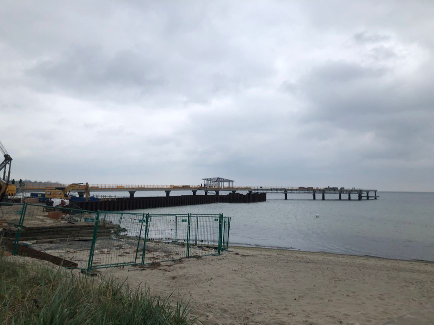 Here the pier in Haffkrug is being built