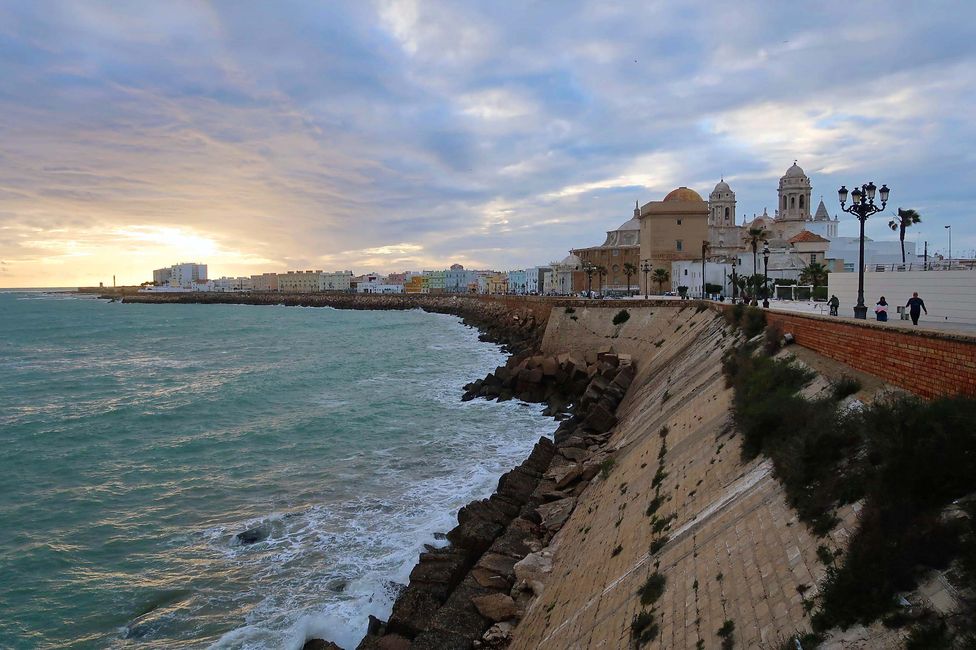 Wunderschöne Abendstimmung entlang der atlantsichen Küstenlinie hier in Cadiz