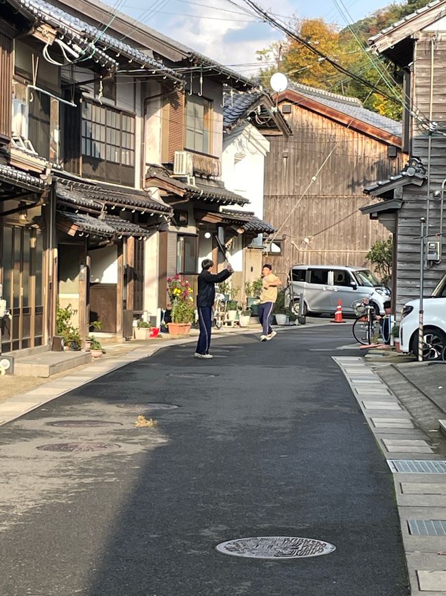 25.Capítulo: Un hermoso pueblo pesquero deshabitado y sentados en una maceta en Amanohashidate