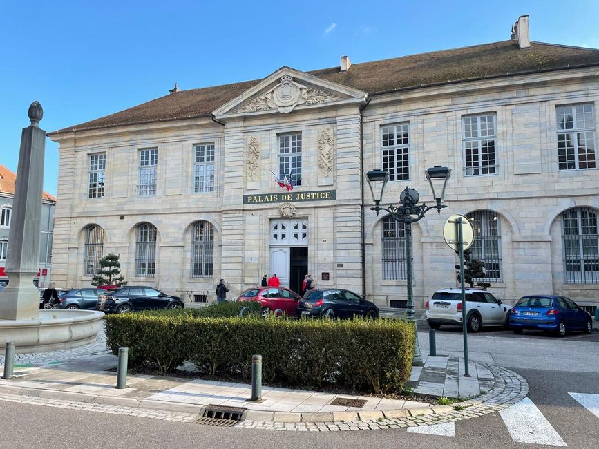 Un impresionante edificio judicial ...