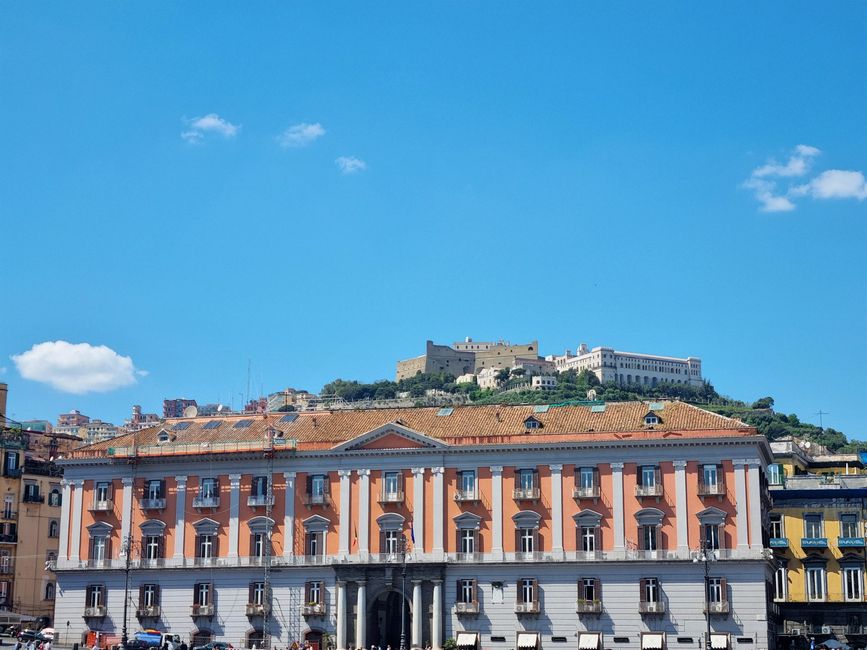 Castel Sant' Elmo am Hügel