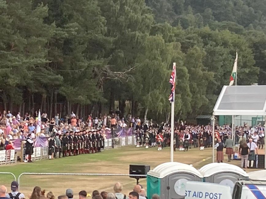 Highland Games in Ballater: Massed Pipes