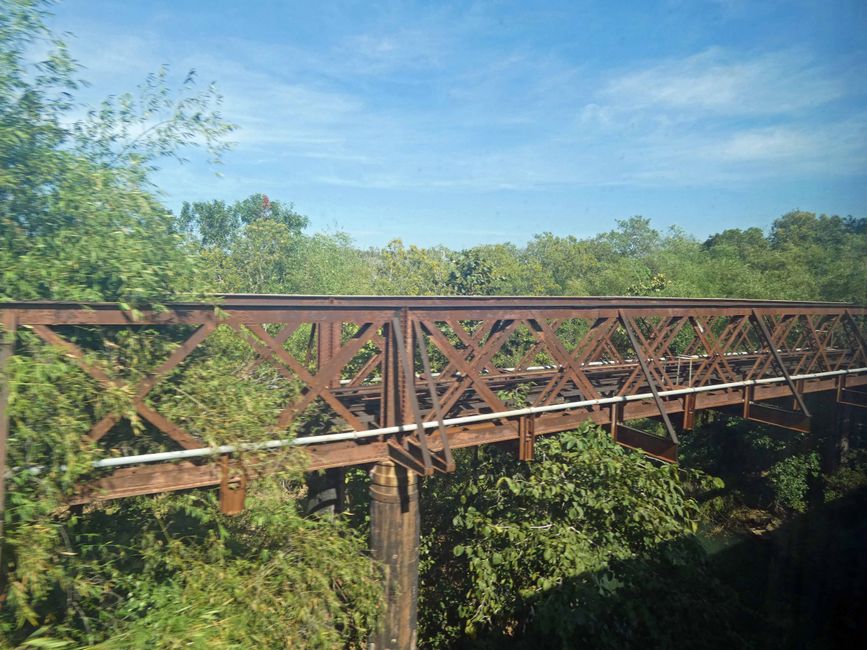 Die alte Brücke übder den Adeleide River zwischen Darwin und Katherine