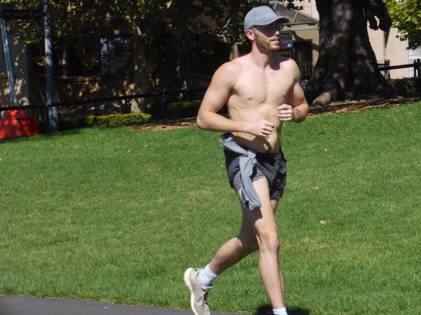 Beaucoup de gens athlétiques à 36°C