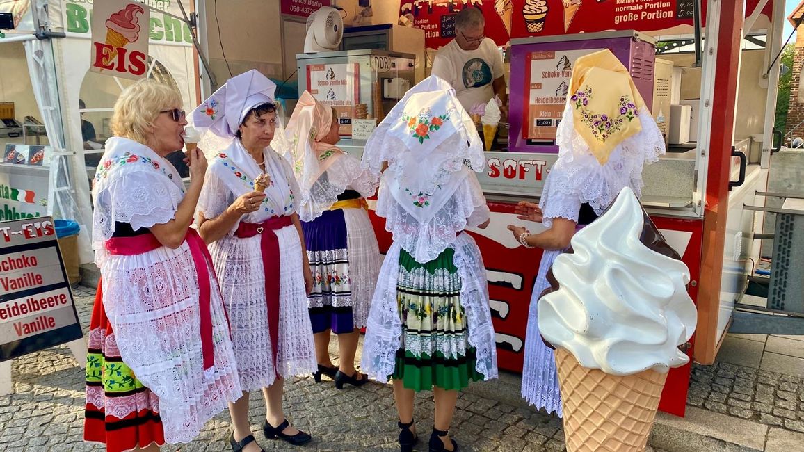 Between the cucumber stand and the carousel – Our visit to the fair in Lübben