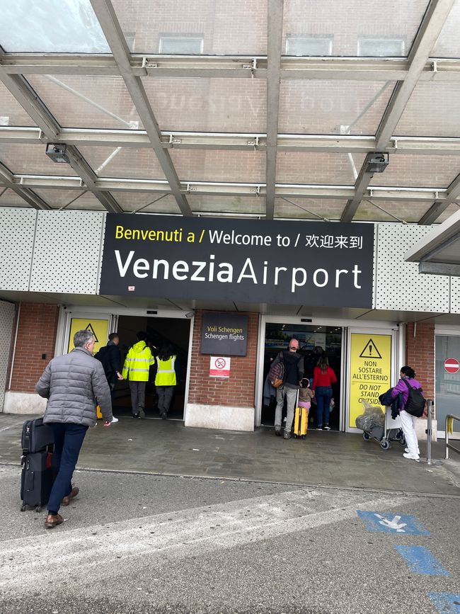 Ankunft am Flughafen Marco Polo