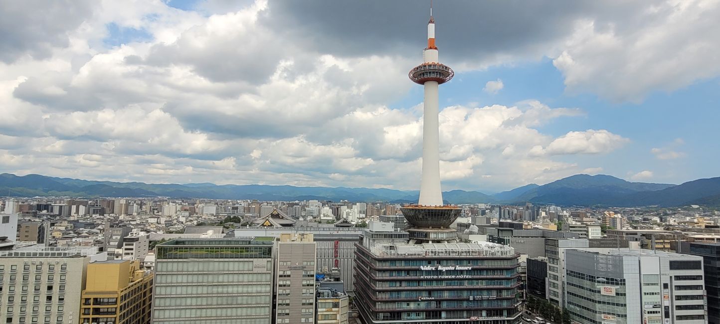 Torre de Kioto de noche