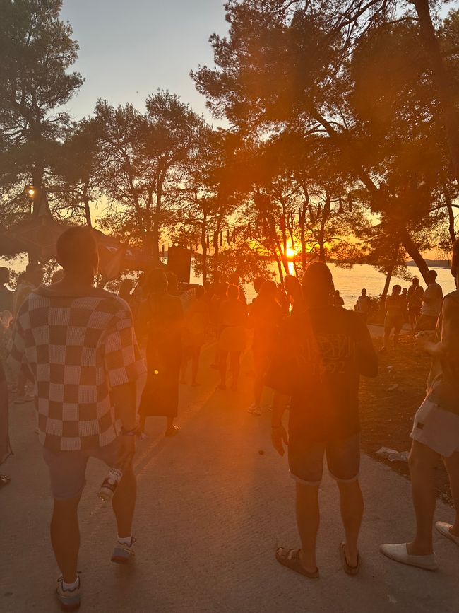 Tanzen in den Sonnenuntergang 