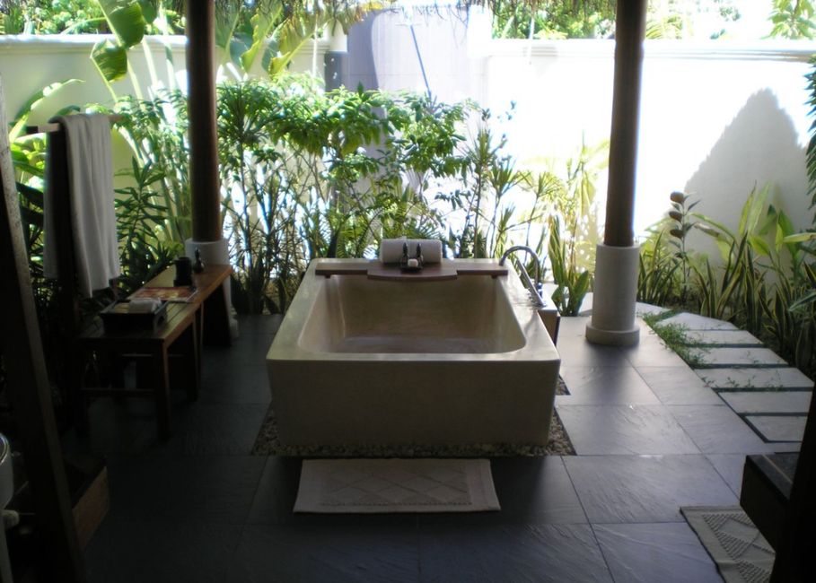 10 Días en Thundufushi - Un Viaje a Través de Aguas Azules, Jardines de Coral y Momentos de Quietud