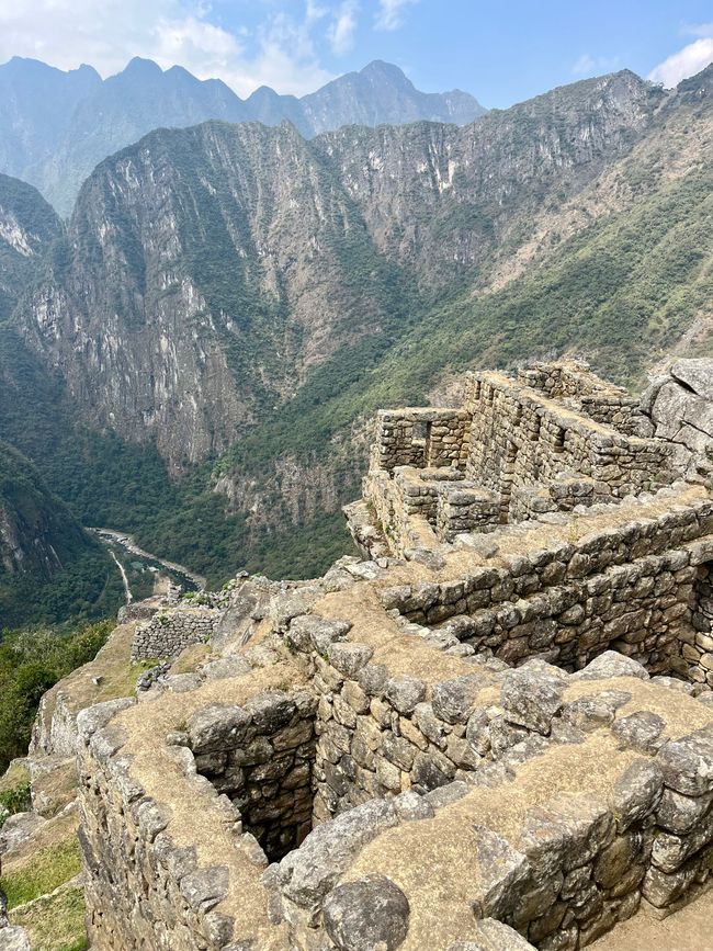 Mejor no se puede insertar una ciudad en el paisaje