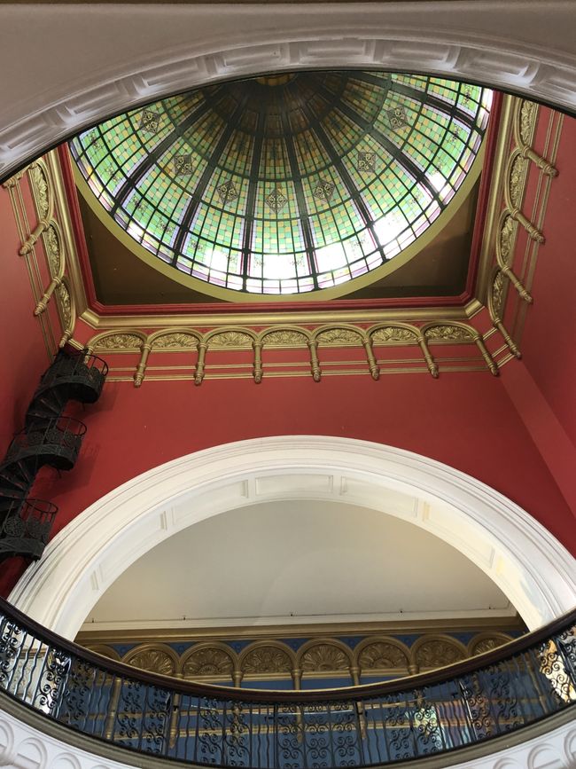 ... la cupola in mezzo ...