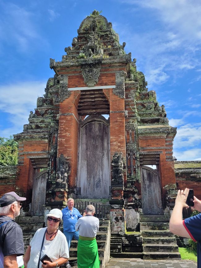 Tag 111/112 und 113 von 175: Kreuzfahrt rund um die Welt - Benoa/Bali und Seetag