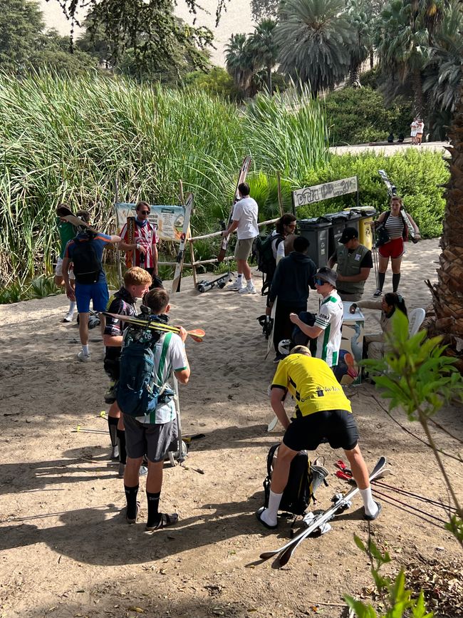 oppure con questi grandi buggy di sabbia sulle alte dune...