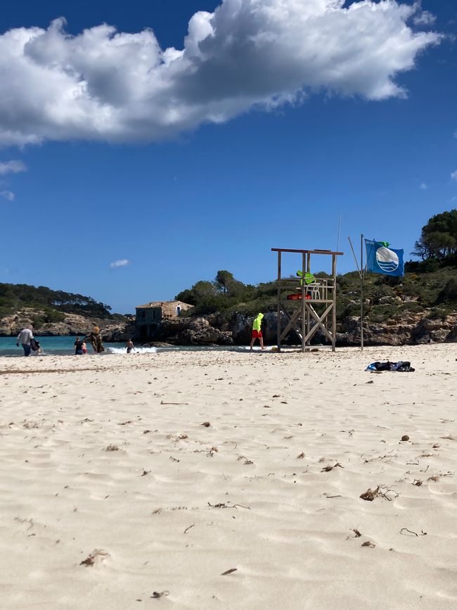 Cala Mondrago-es wird angebadet
