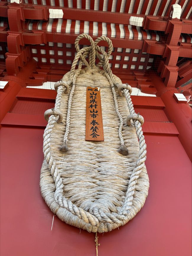 a big sandal 4 meters long (!) of a monk...