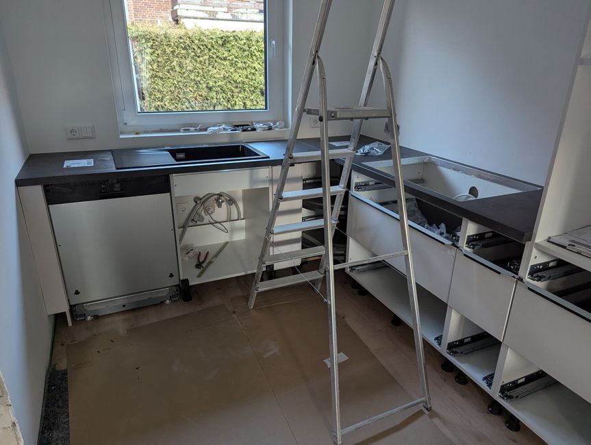 Die Keramik Spüle ist drin!